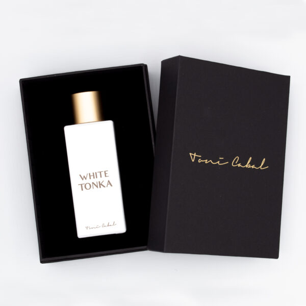 white tonka box 100ml toni cabal daring light perfumes niche barcelona 600x600 - White Tonka